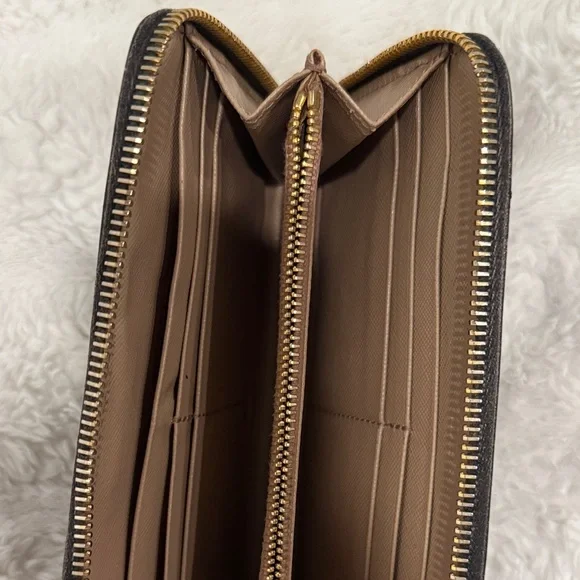 Prada Patent Leather Large Zippy Wallet - Picture 4 of 11